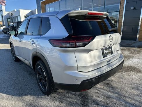Used 2024 Nissan Rogue SV image 8
