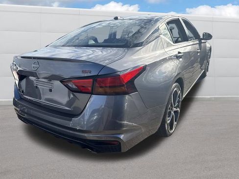 Used 2024 Nissan Altima 2.5 SR FWD image 9