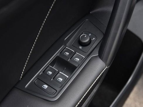 Certified 2023 Volkswagen Tiguan SE w/ Panoramic Sunroof Package image 8