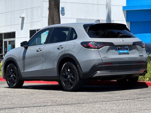 Used 2023 Honda HR-V Sport image 3