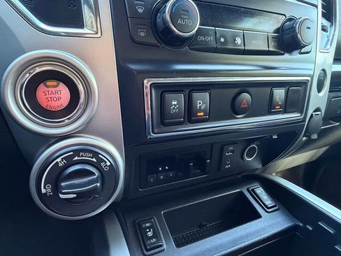 Used 2017 Nissan Titan S AWD/4WD image 20