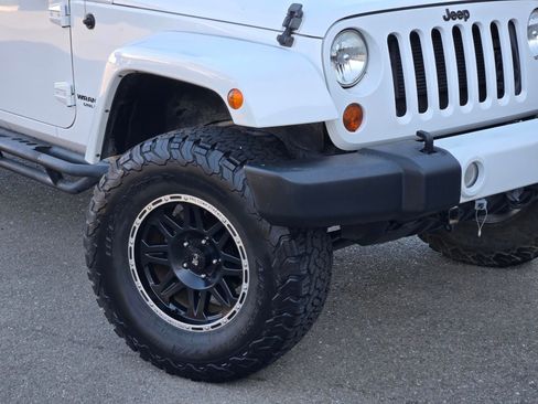 Used 2012 Jeep Wrangler Unlimited Sahara image 9
