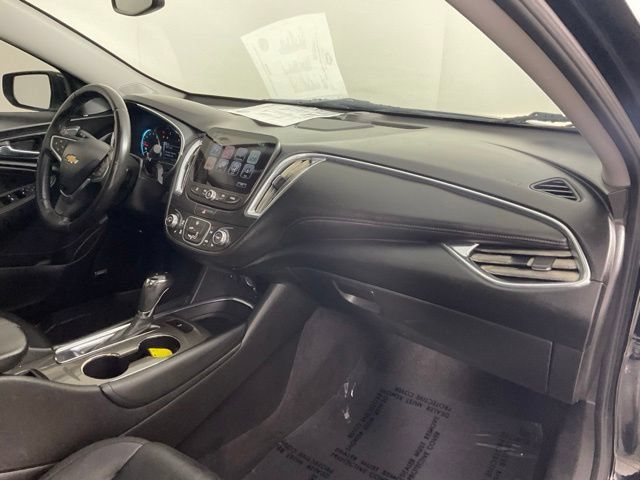 Used 2017 Chevrolet Malibu LT w/ Leather Package FWD image 29