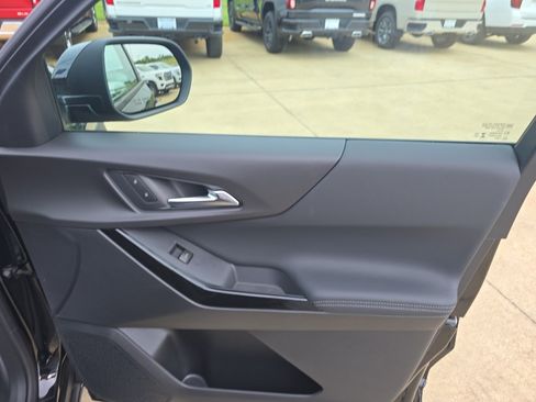Used 2026 Chevrolet Equinox LT w/ Safety and Technology Package FWD image 15