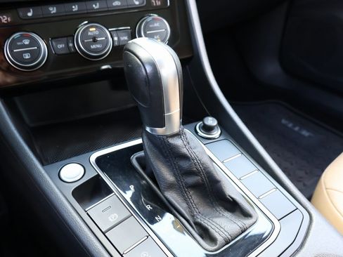 Used 2019 Volkswagen Jetta SEL image 24