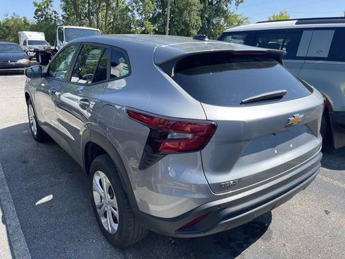 Used 2024 Chevrolet Trax LS w/ Driver Confidence Package FWD image 5