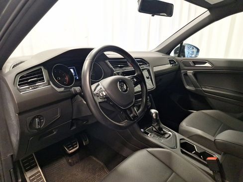 Used 2020 Volkswagen Tiguan SE R-Line image 2