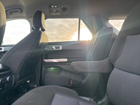 Used 2022 Ford Explorer XLT image 28