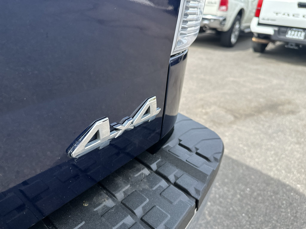 Used 2011 Toyota Tundra 4x4 Double Cab w/ Tow Pkg image 12