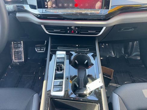 Used 2024 Volkswagen Atlas Peak Edition SE image 11