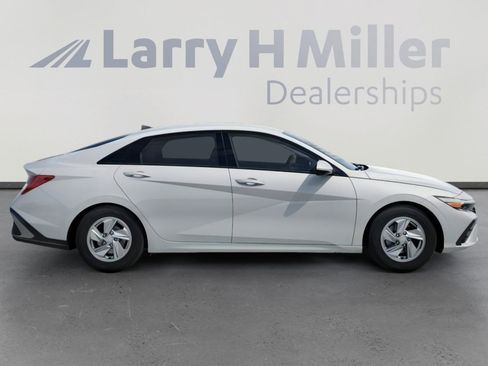 New 2026 Hyundai Elantra SE FWD image 7