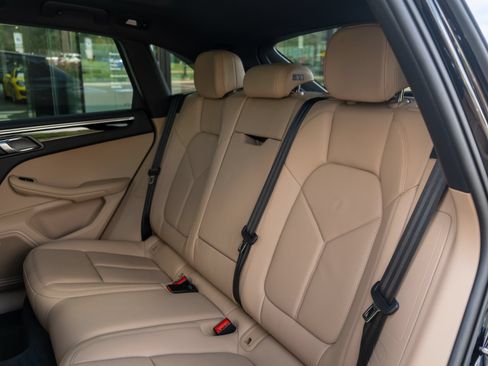 Used 2024 Porsche Macan AWD/4WD image 35