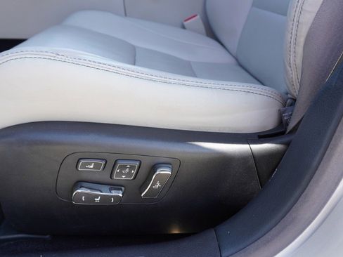 Used 2017 Lexus LS 460 w/ Comfort Package image 26