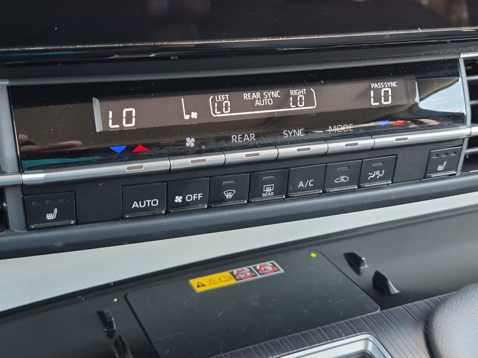 Used 2025 Toyota Sienna XLE FWD image 20