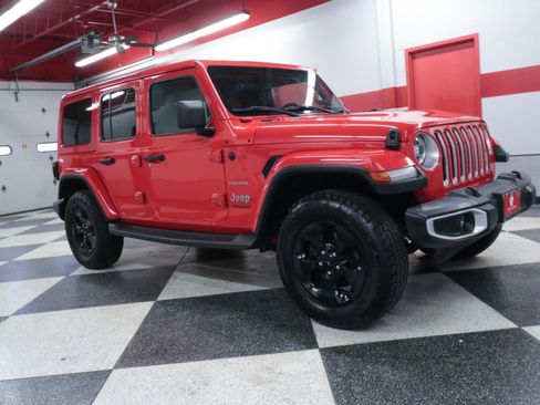 Used 2018 Jeep Wrangler Unlimited Sahara w/ Cold Weather Group image 2