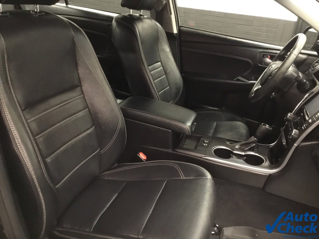 Used 2017 Toyota Camry XLE w/ Moonroof Package FWD image 40