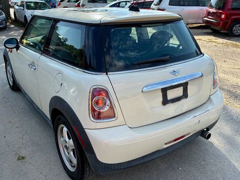 Used 2011 MINI Cooper Hardtop image 4