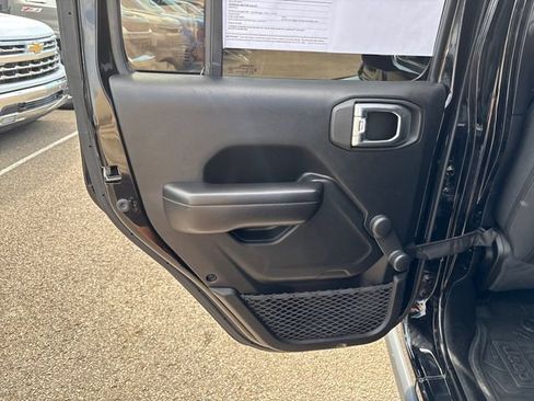 Used 2021 Jeep Gladiator Sport AWD/4WD image 17