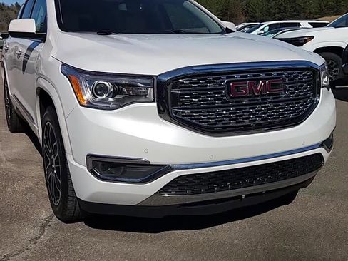 Used 2019 GMC Acadia Denali image 2