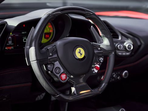Used 2019 Ferrari 488 Spider Base image 39