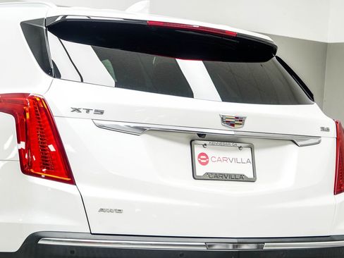 Used 2017 Cadillac XT5 Luxury w/ Driver Awareness Package image 13