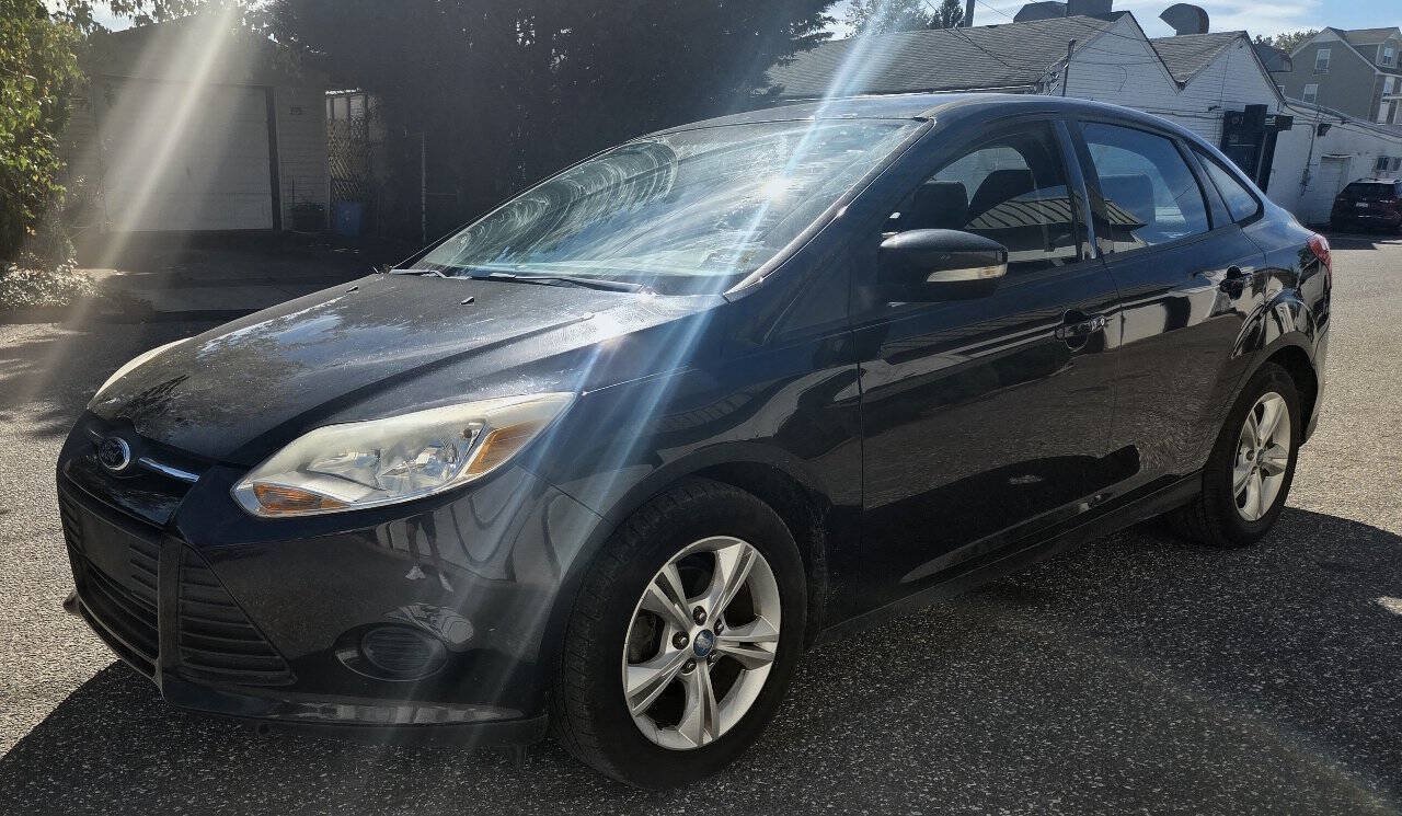 Used 2013 Ford Focus SE w/ SE Winter Pkg FWD image 3