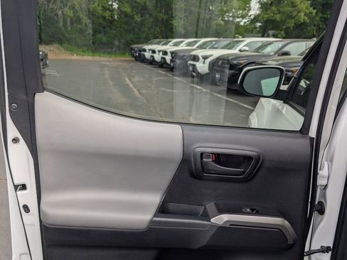 Used 2023 Toyota Tacoma SR5 AWD/4WD image 14