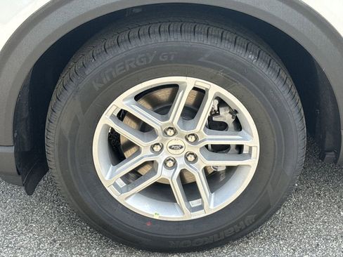 New 2026 Ford Explorer Active RWD image 11