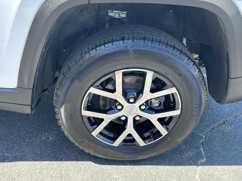 Used 2025 Jeep Grand Cherokee Limited image 22