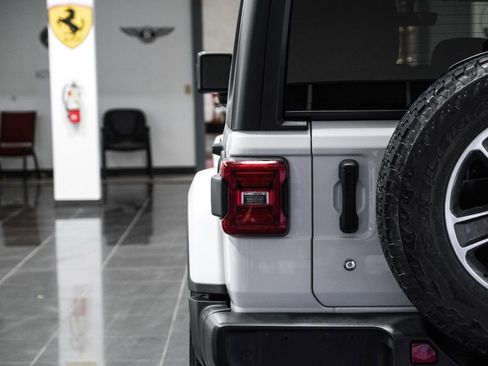 Used 2018 Jeep Wrangler Unlimited Sahara AWD/4WD image 43