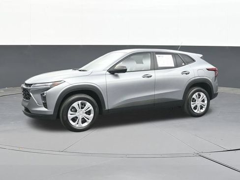 Used 2024 Chevrolet Trax LS FWD image 7