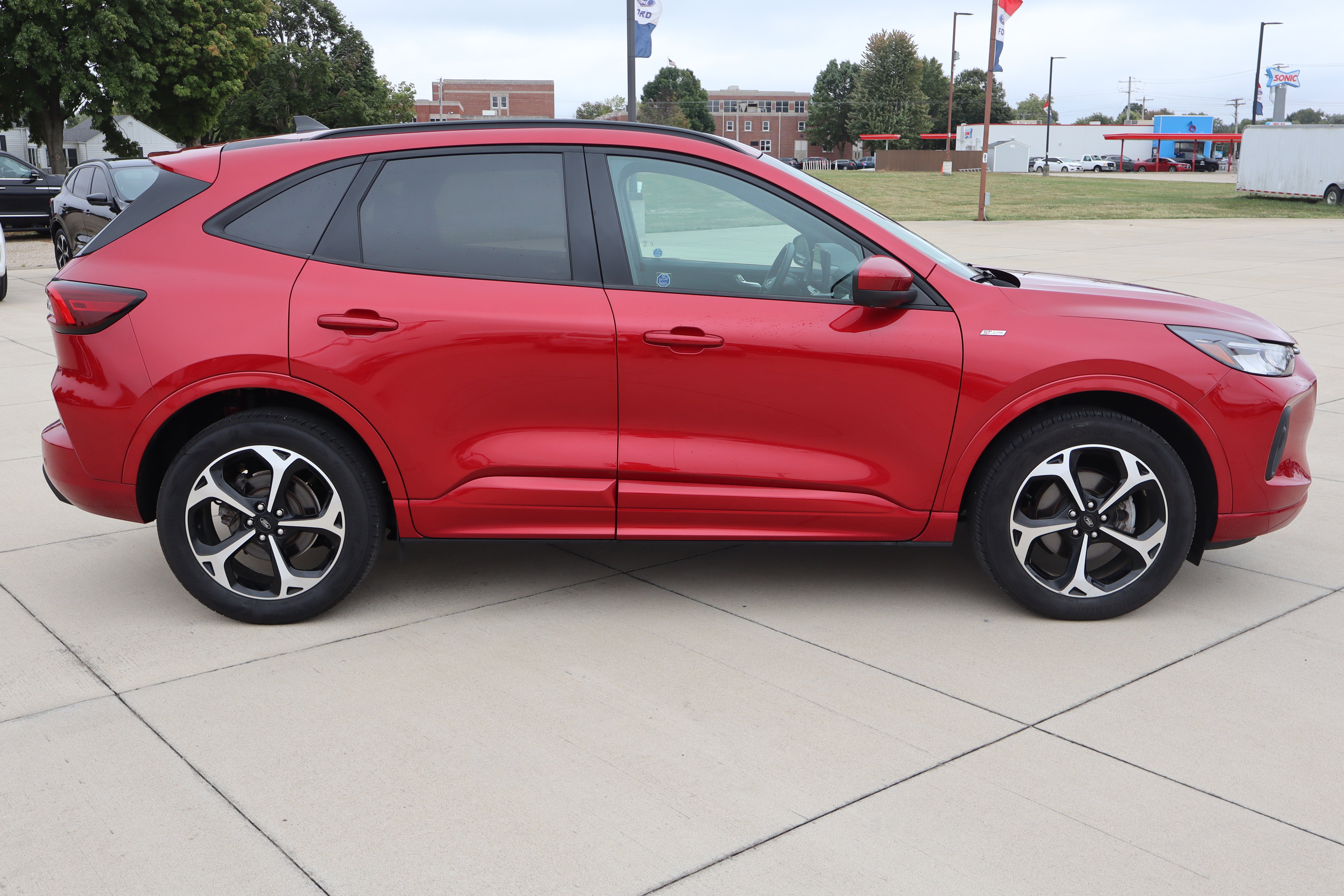 Used 2023 Ford Escape ST-Line Select w/ Tech Pack #2 AWD/4WD image 5