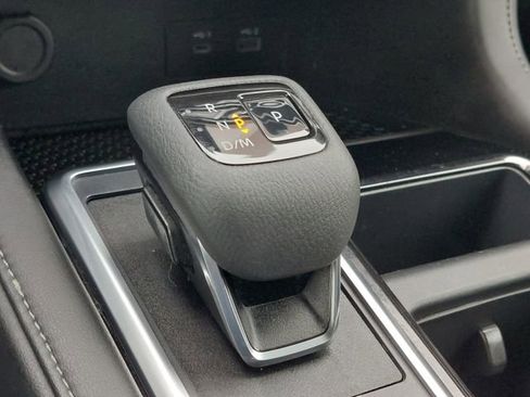 Used 2024 Nissan Pathfinder SV FWD image 27