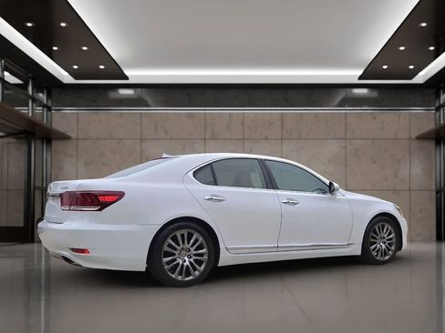 Used 2013 Lexus LS 460 w/ Comfort Pkg RWD image 3