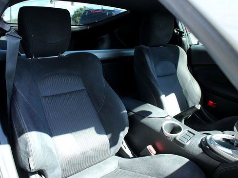 Used 2017 Nissan 370Z w/ Sport Package image 11