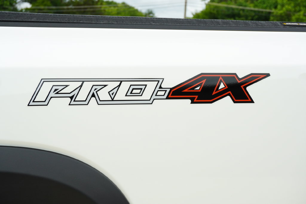 Used 2025 Nissan Frontier PRO-4X AWD/4WD image 8