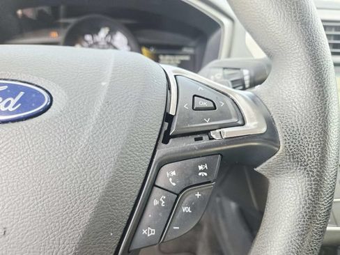 Used 2018 Ford Fusion SE w/ Fusion SE Technology Package FWD image 16