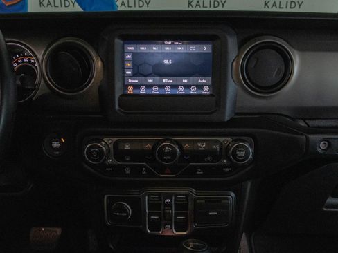 Used 2021 Jeep Gladiator Sport AWD/4WD image 4