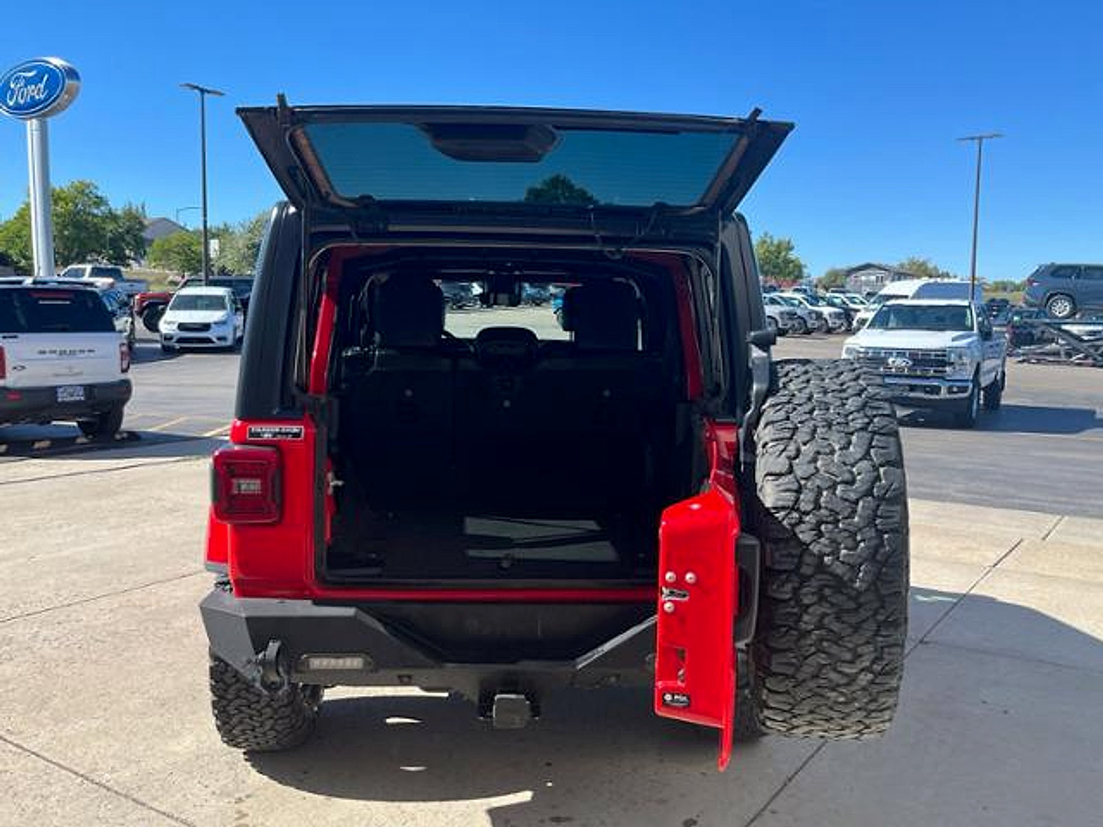 Used 2022 Jeep Wrangler Unlimited Sahara w/ Safety Group AWD/4WD image 7
