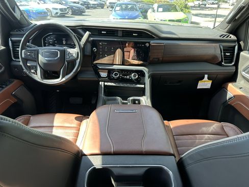 Used 2025 GMC Sierra 3500 Denali Ultimate AWD/4WD image 17