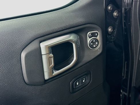 Used 2021 Jeep Gladiator Overland image 18