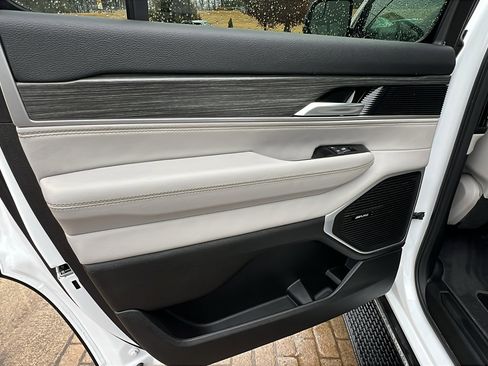 Used 2024 Jeep Wagoneer Series II image 23