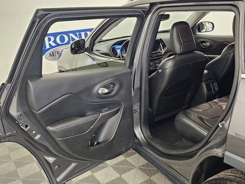 Used 2020 Jeep Cherokee Limited image 32