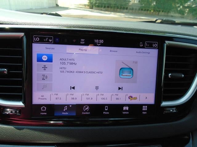 Used 2025 Chrysler Pacifica Select FWD image 11