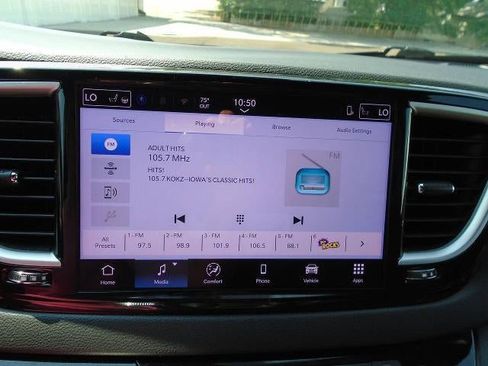 Used 2025 Chrysler Pacifica Select FWD image 11