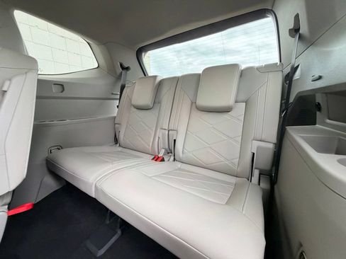 Used 2025 Volkswagen Atlas SE AWD/4WD image 42