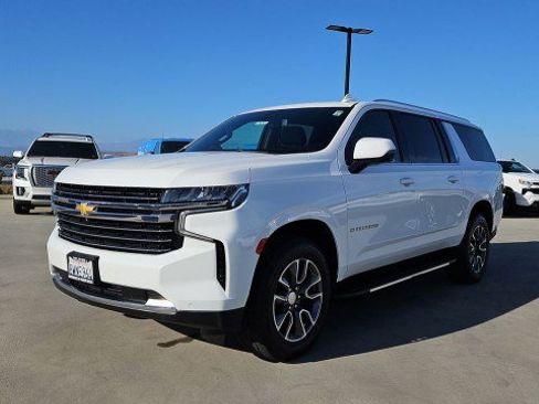 Used 2021 Chevrolet Suburban LT w/ LT Signature Plus Package RWD image 1