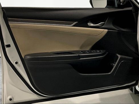 Used 2019 Honda Civic Touring image 19