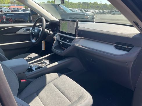 New 2026 Ford Explorer Active RWD image 11