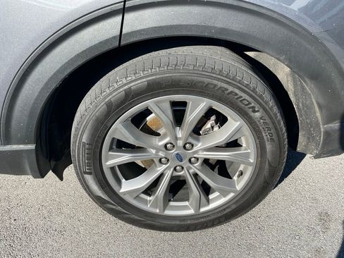 Used 2021 Ford Explorer Limited w/ Equipment Group 301A RWD image 9